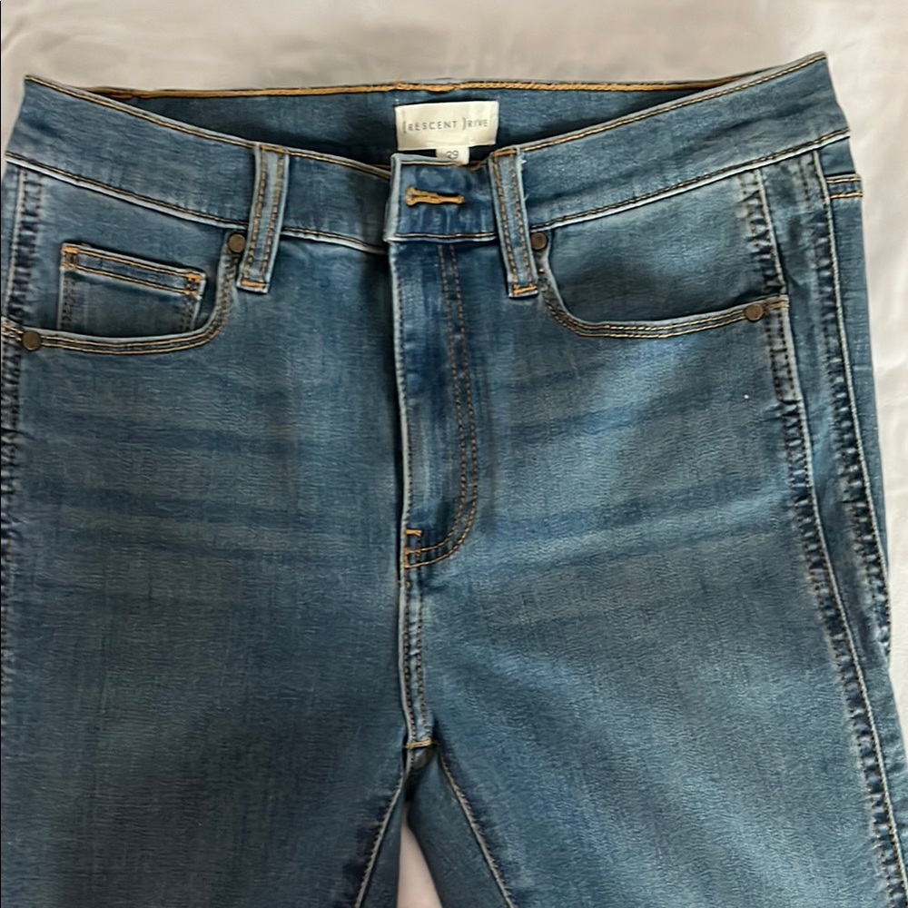 Crescent Drive Women's Skinny Jeans in Denim Blue